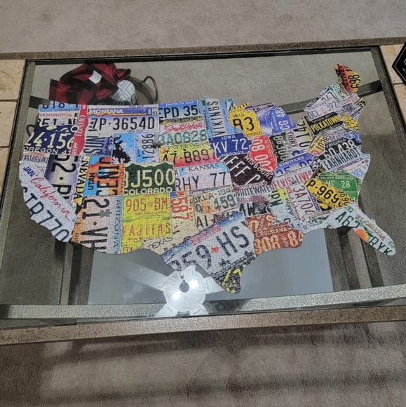 USA License Plate 1000 Piece Jigsaw Puzzle (1 pc missing) - Picture 4 of 5